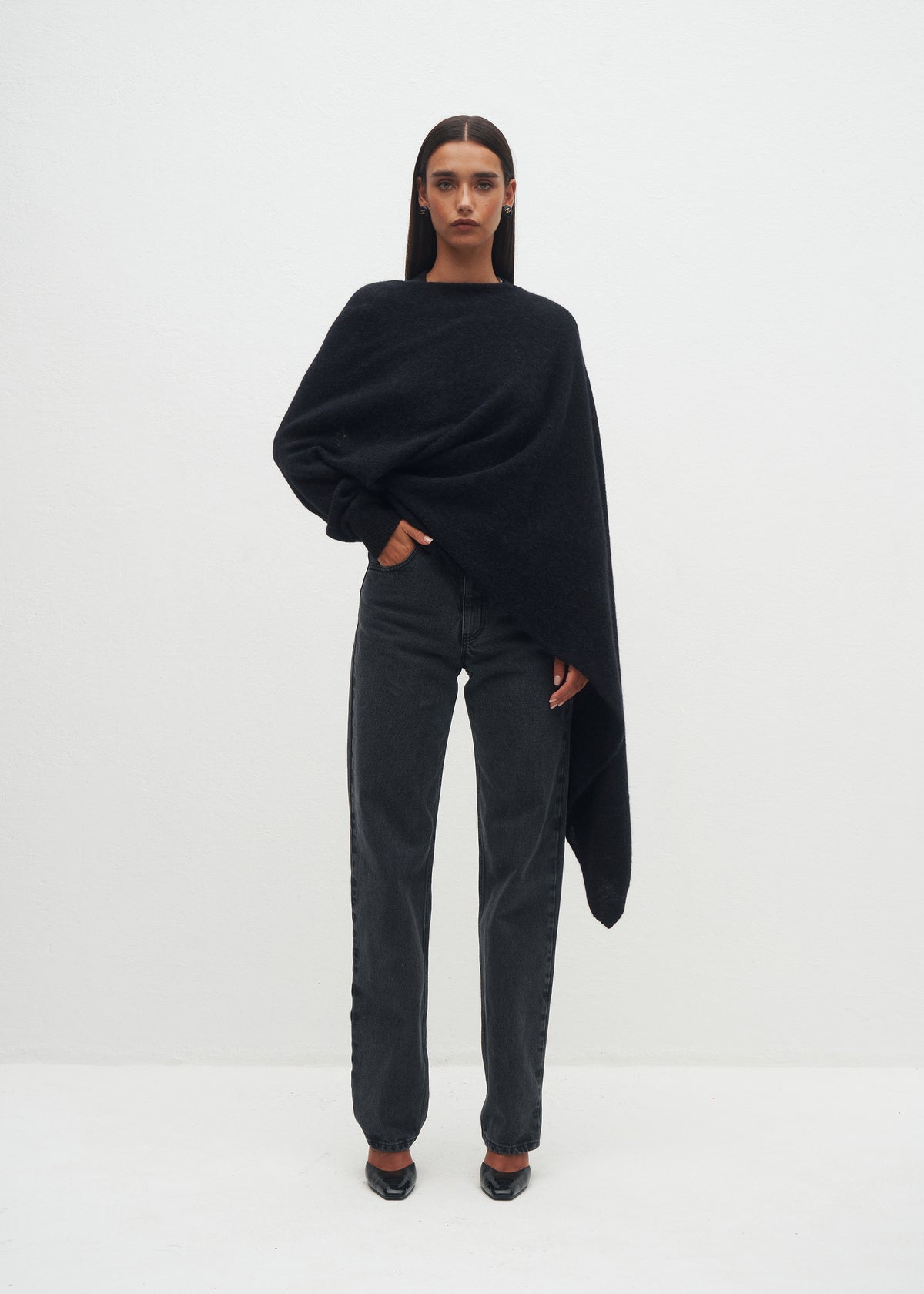 ISOLDE ALPACA BLACK SWEATER