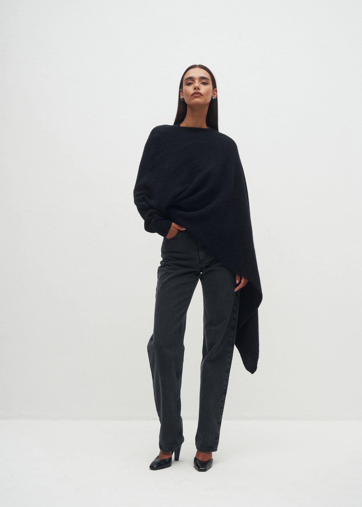 ISOLDE ALPACA BLACK SWEATER