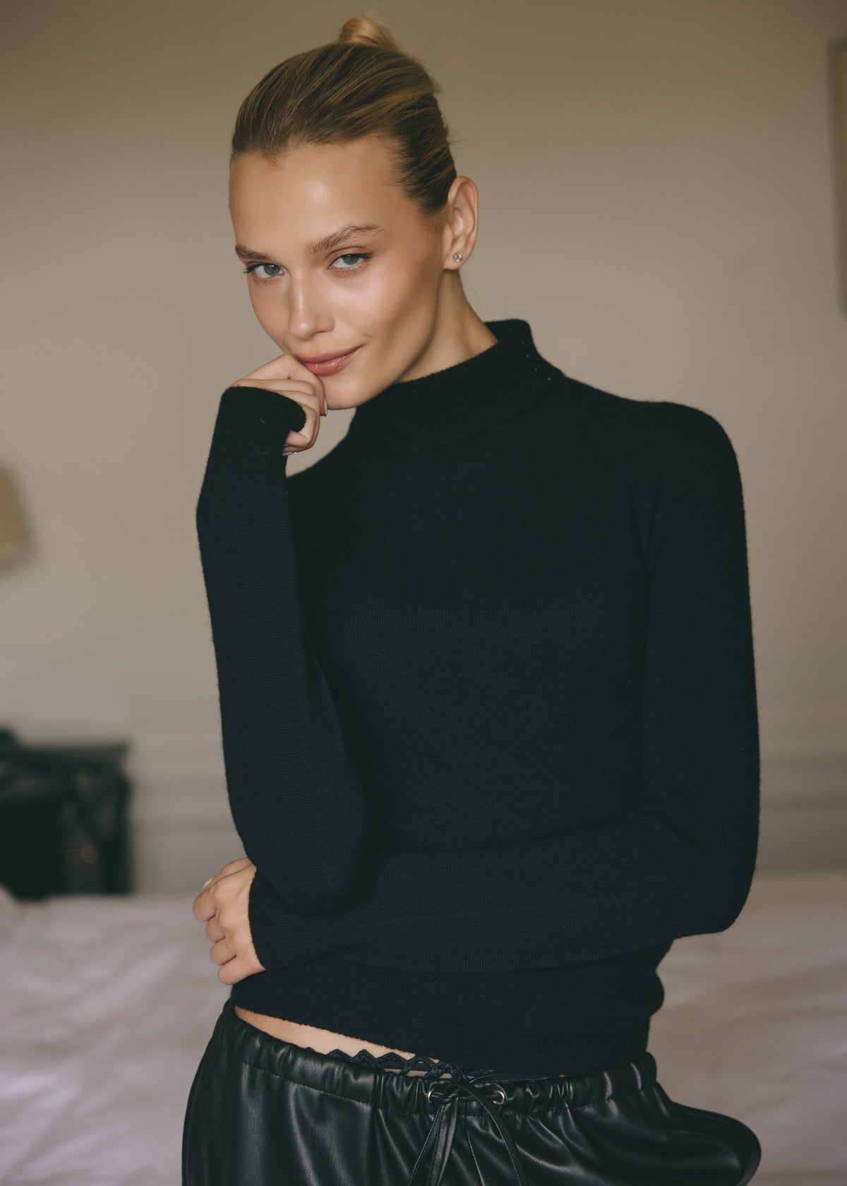 CLASSICO CASHMERE BLACK TURTLENECK